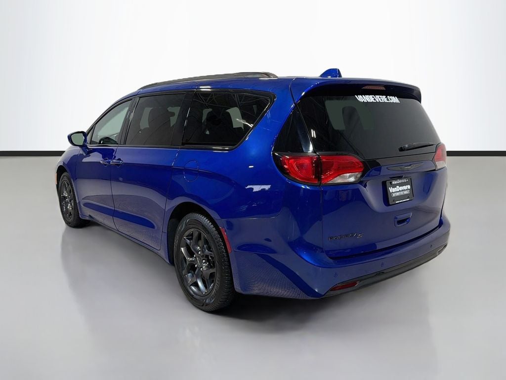 2020 Chrysler Pacifica Touring L