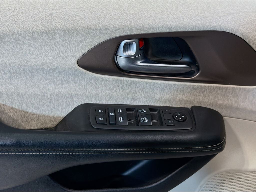 2021 Chrysler Voyager LXI