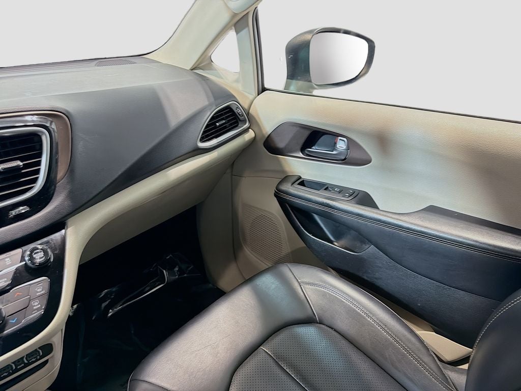 2021 Chrysler Voyager LXI