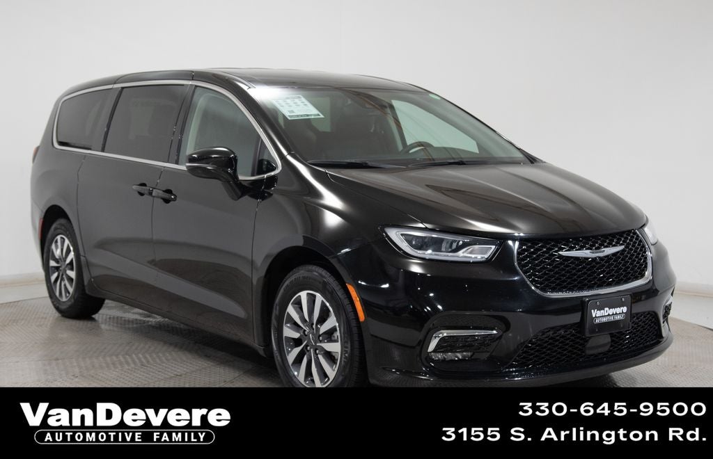 2024 Chrysler Pacifica Hybrid Select