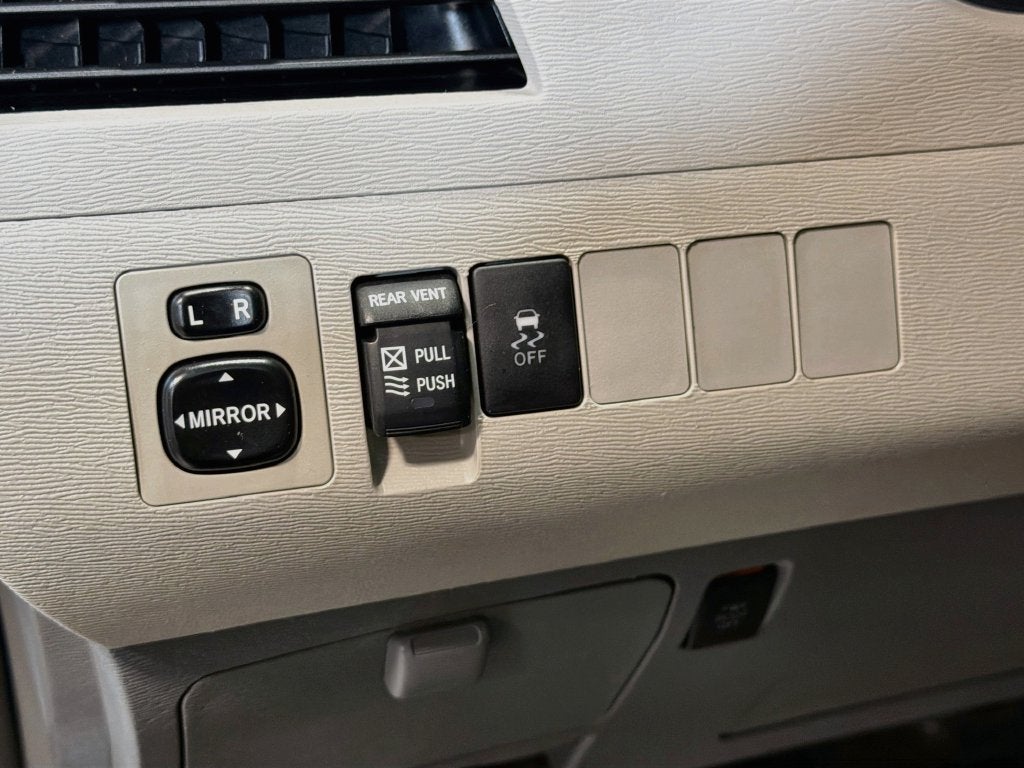 2014 Toyota Sienna XLE 8 Passenger