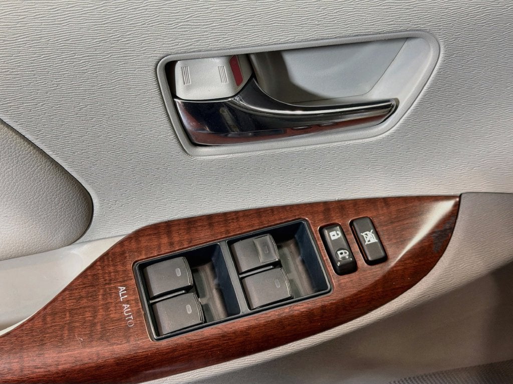 2014 Toyota Sienna XLE 8 Passenger