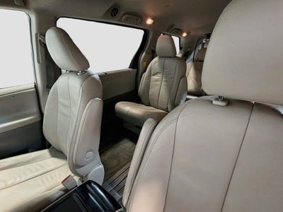 2014 Toyota Sienna XLE 8 Passenger