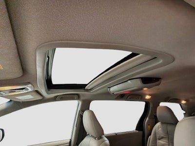 2014 Toyota Sienna XLE 8 Passenger