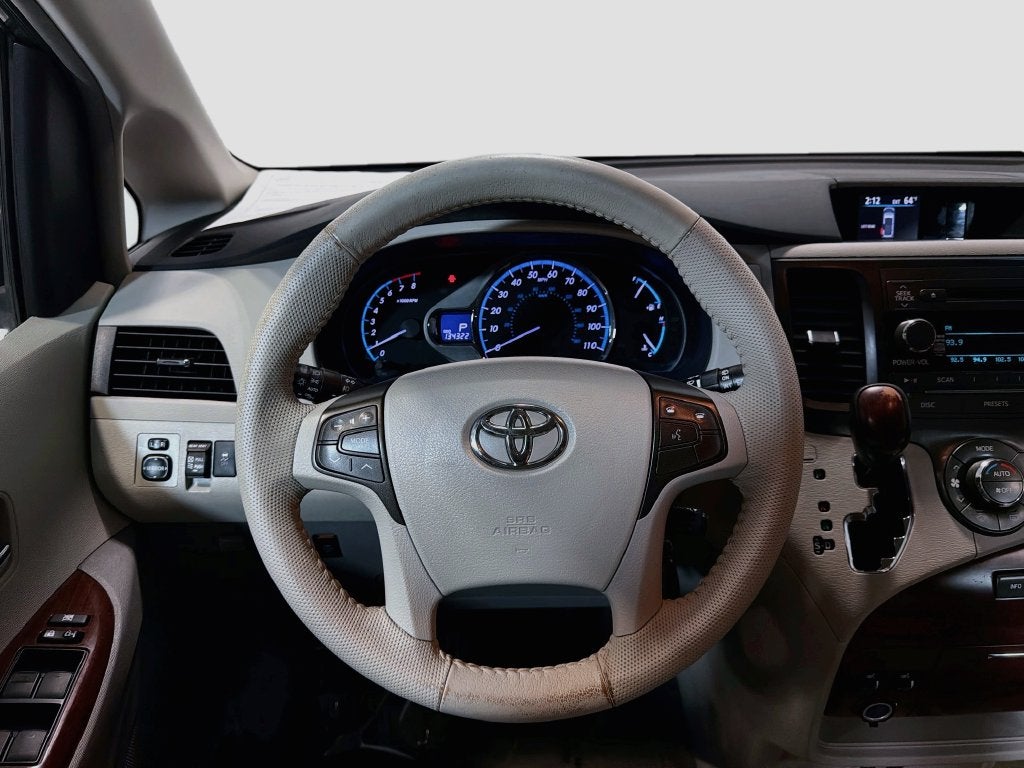 2014 Toyota Sienna XLE 8 Passenger