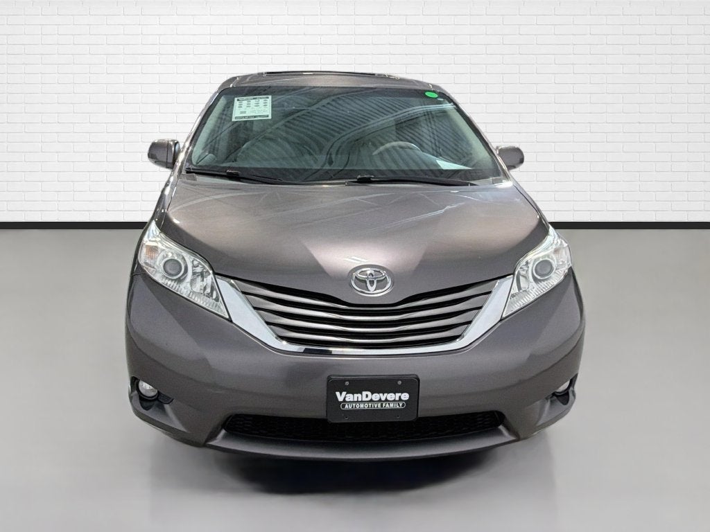 2014 Toyota Sienna XLE 8 Passenger