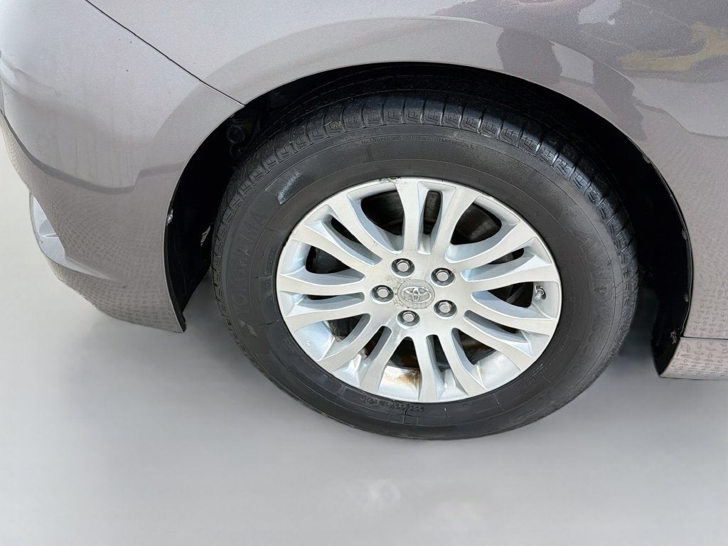 2014 Toyota Sienna XLE 8 Passenger