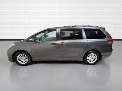 2014 Toyota Sienna XLE 8 Passenger