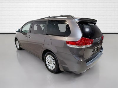 2014 Toyota Sienna XLE 8 Passenger