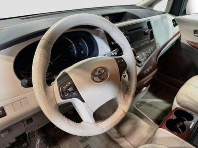 2014 Toyota Sienna XLE 8 Passenger