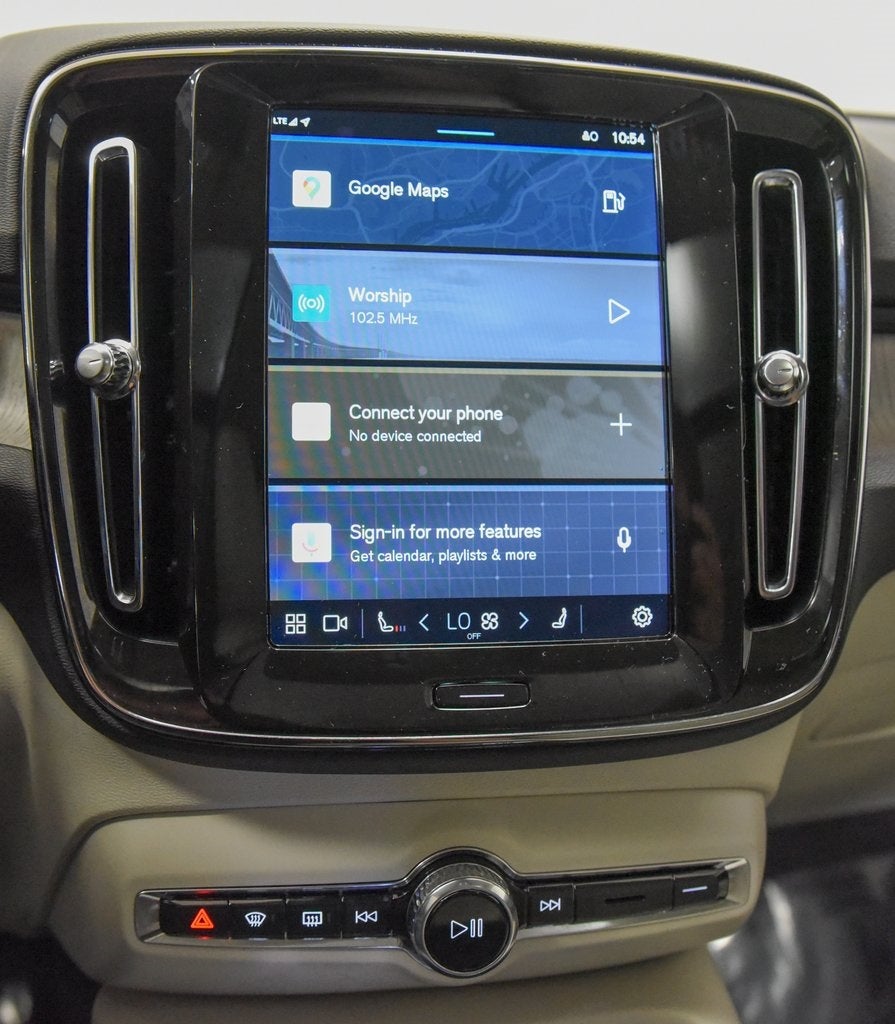 2024 Volvo XC40 B5 Plus Bright Theme