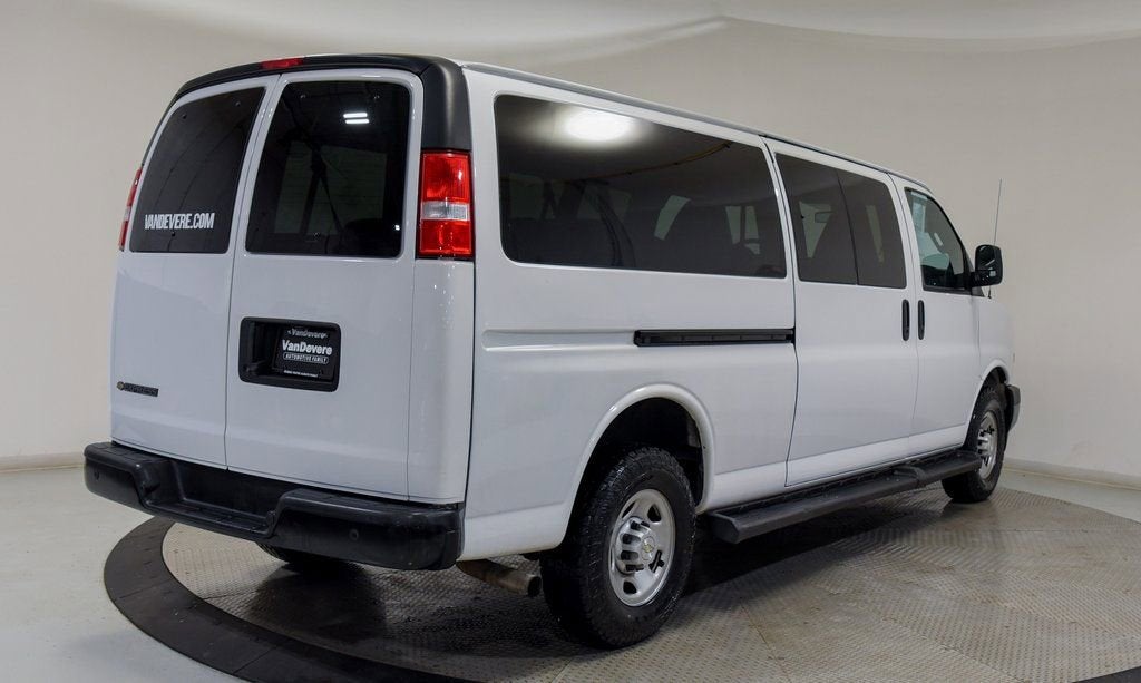 2023 Chevrolet Express Passenger 3500 1LS