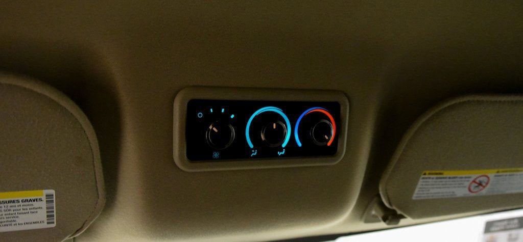 2023 Chevrolet Express Passenger 3500 1LS