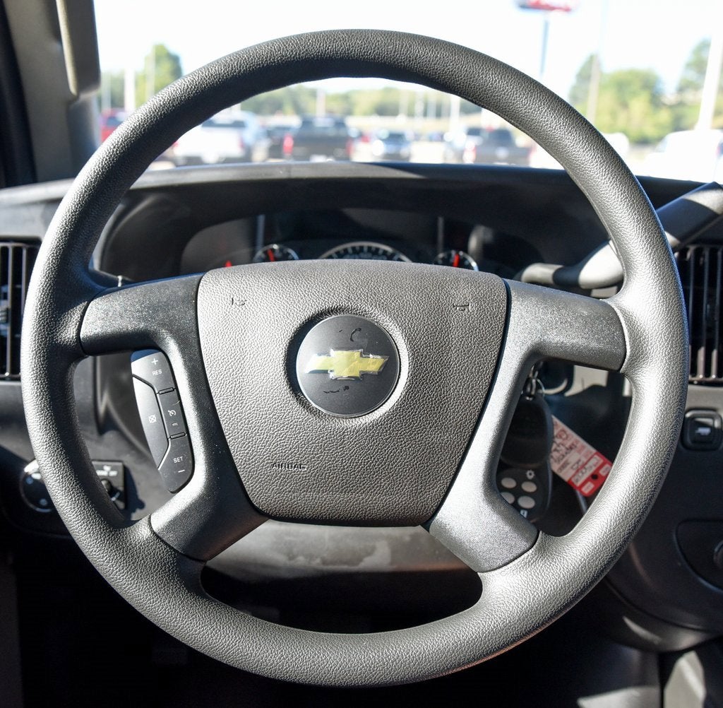 2025 Chevrolet Express Cutaway 3500 1WT