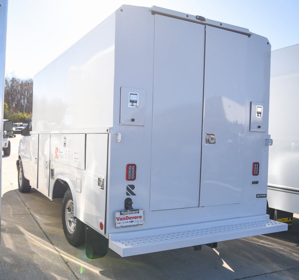 2025 Chevrolet Express Cutaway 3500 1WT