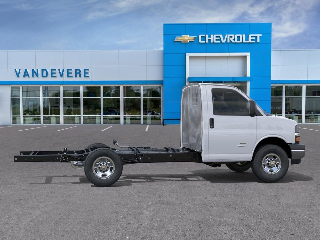 2025 Chevrolet Express Cutaway 3500 1WT