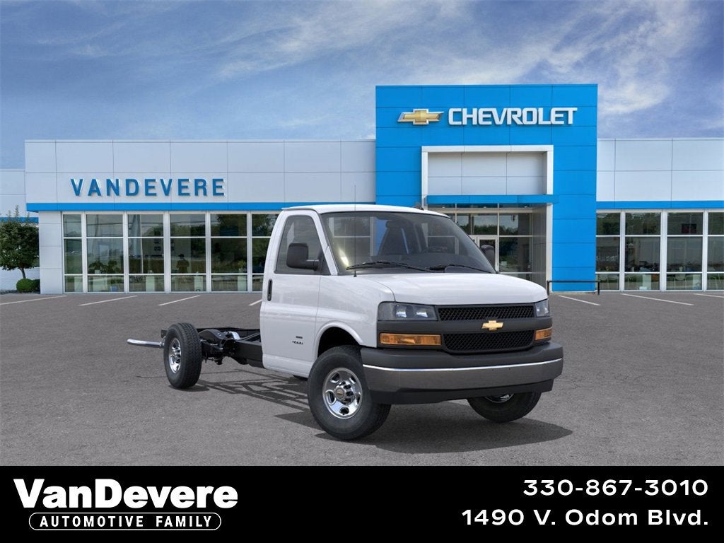 2025 Chevrolet Express Cutaway 3500 1WT