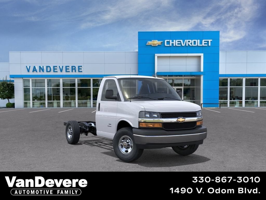 2025 Chevrolet Express Cutaway 3500 1WT