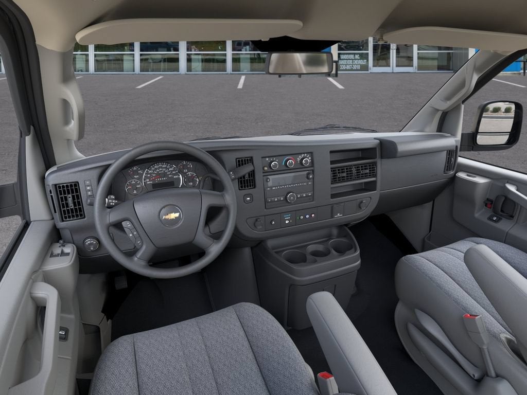 2025 Chevrolet Express Cutaway 3500 1WT