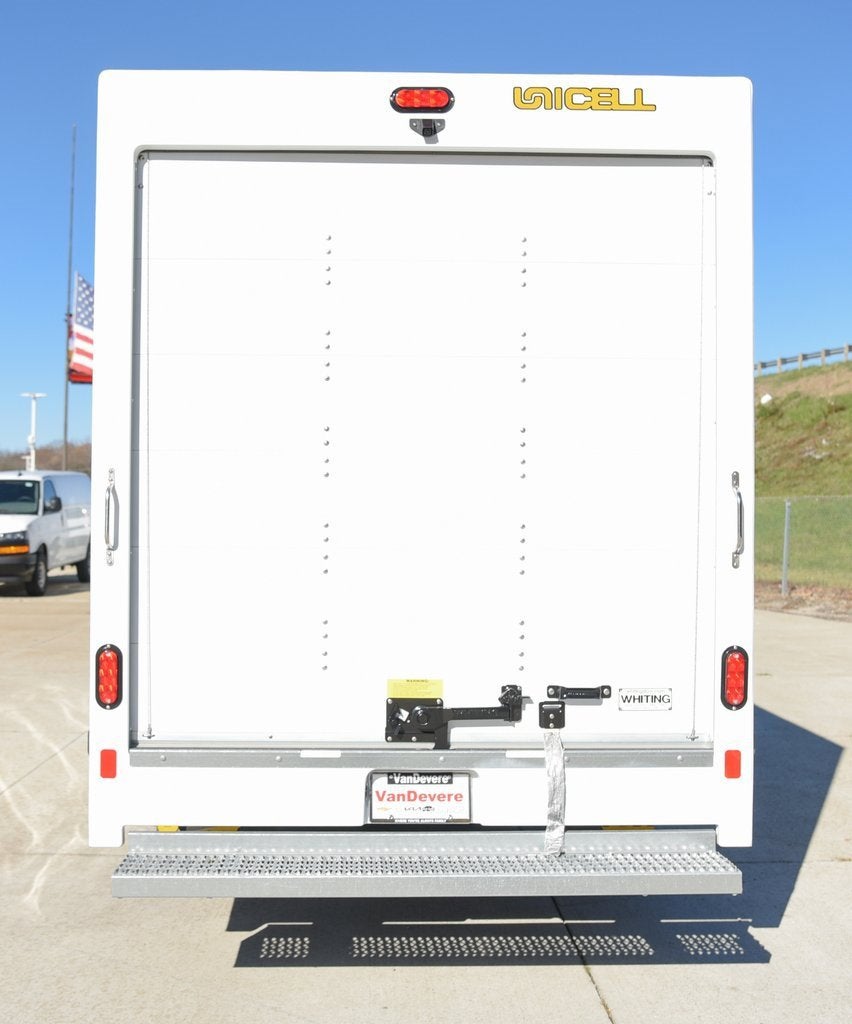 2025 Chevrolet Express Cutaway 3500 1WT