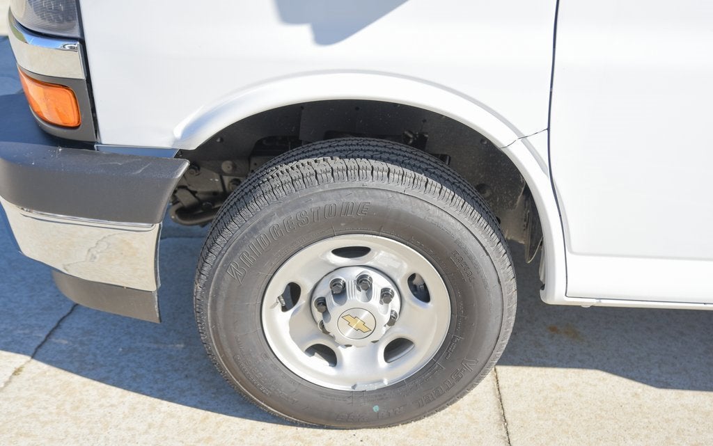 2025 Chevrolet Express Cutaway 3500 1WT