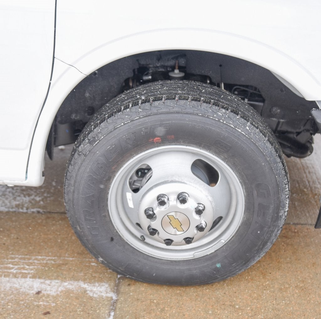 2025 Chevrolet Express Cutaway 3500 1WT