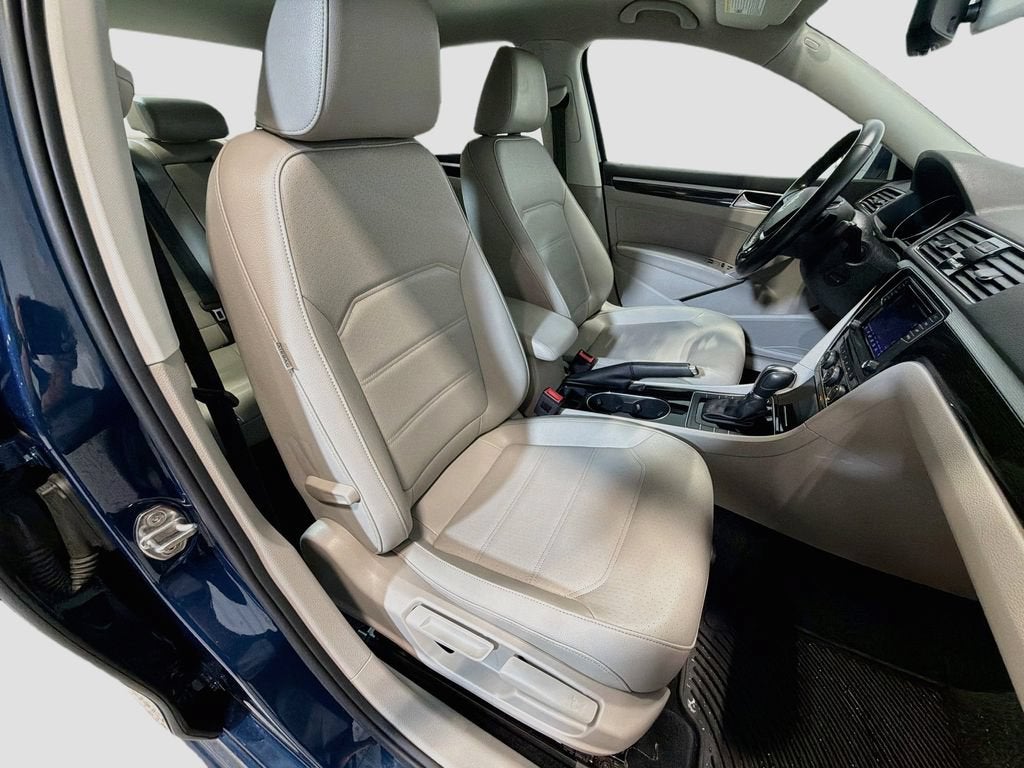 2019 Volkswagen Passat 2.0T SE R-Line