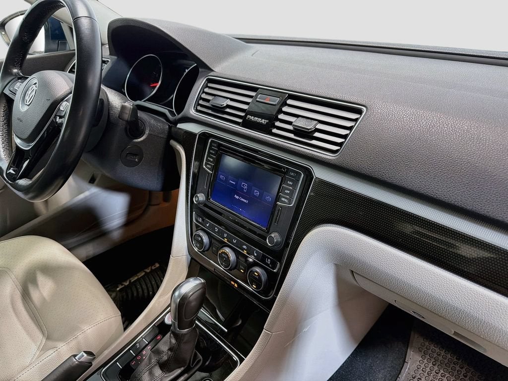 2019 Volkswagen Passat 2.0T SE R-Line