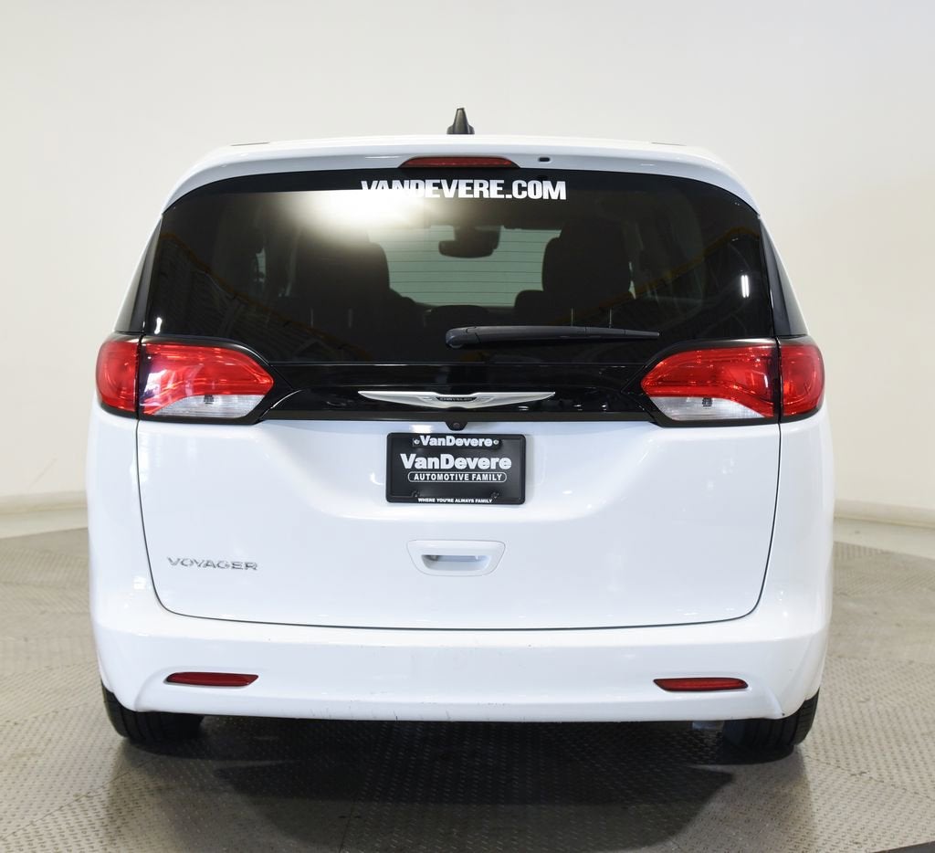 2024 Chrysler Voyager LX