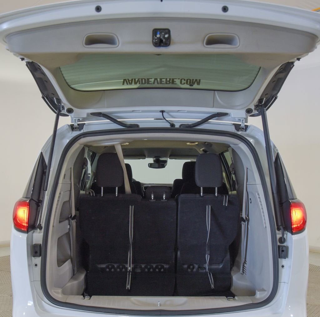 2024 Chrysler Voyager LX