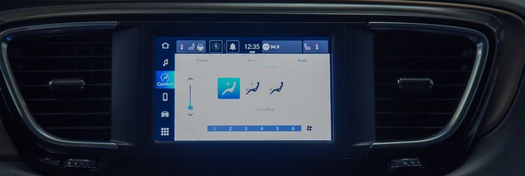 2024 Chrysler Voyager LX