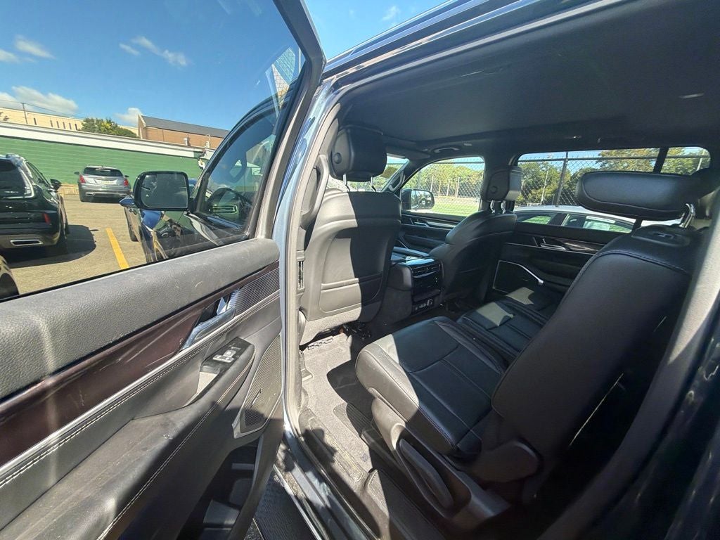 2023 Jeep Wagoneer Base