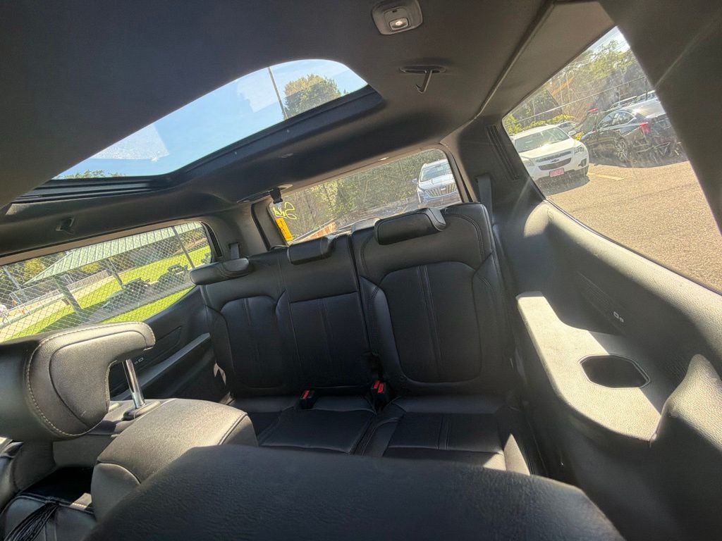 2023 Jeep Wagoneer Base