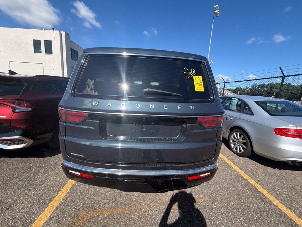 2023 Jeep Wagoneer Base