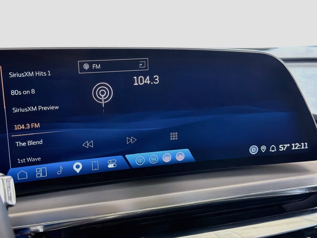 2025 Cadillac LYRIQ Luxury 3