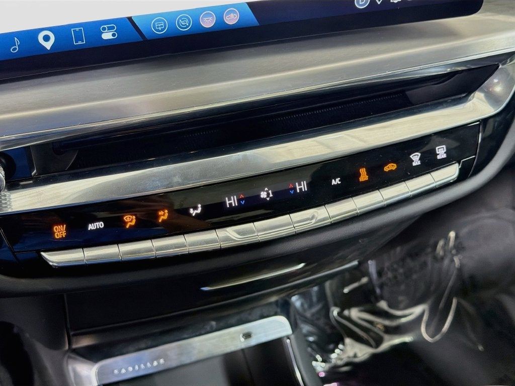2025 Cadillac LYRIQ Luxury 3