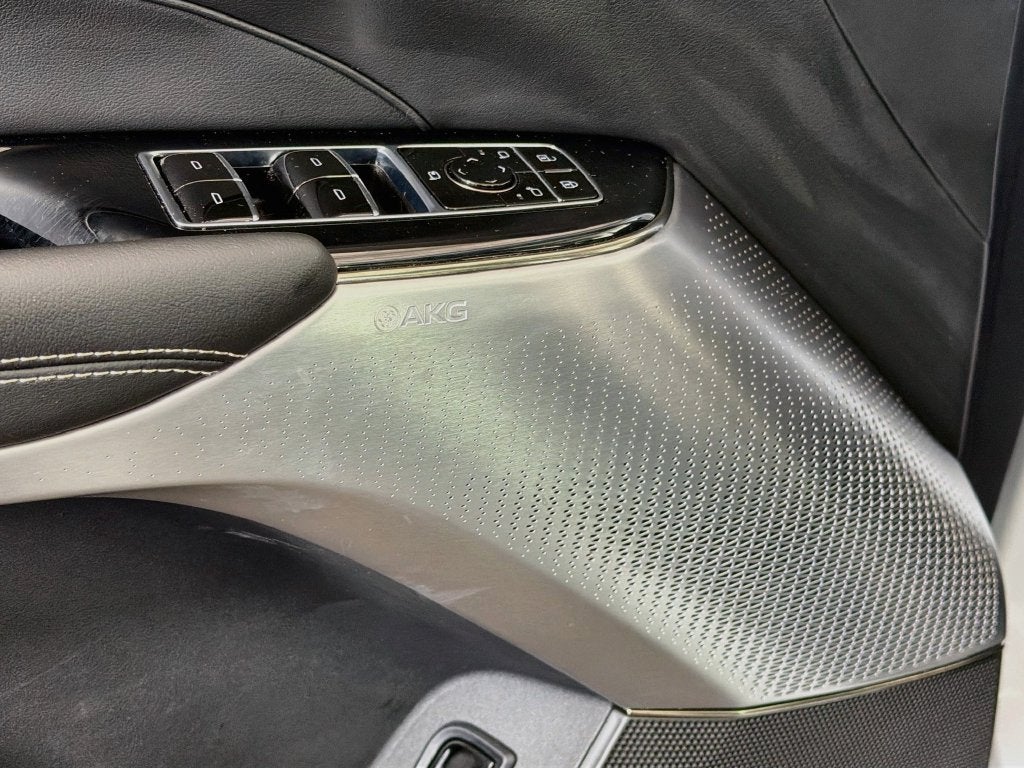 2025 Cadillac LYRIQ Luxury 3