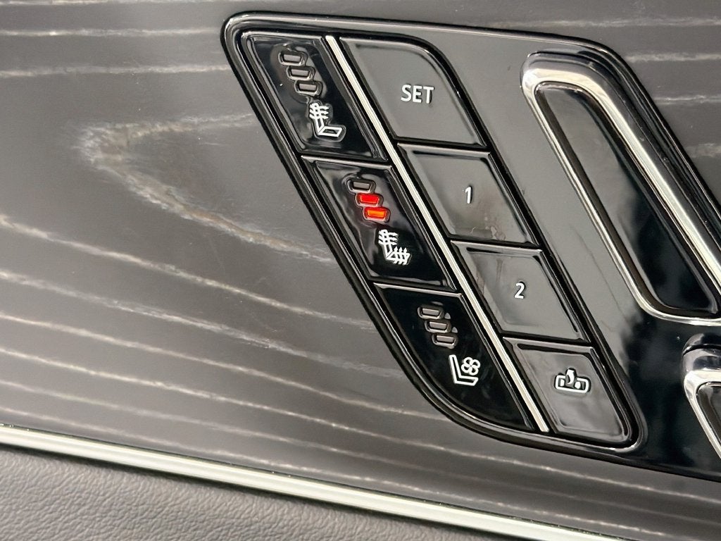 2025 Cadillac LYRIQ Luxury 3