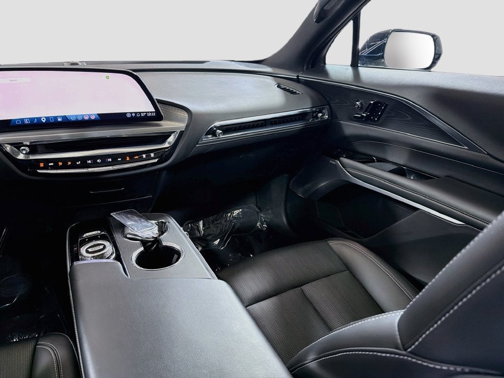 2025 Cadillac LYRIQ Luxury 3