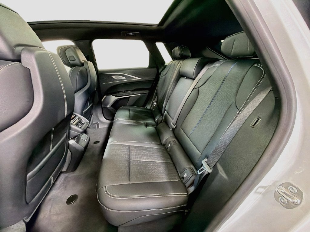 2025 Cadillac LYRIQ Luxury 3