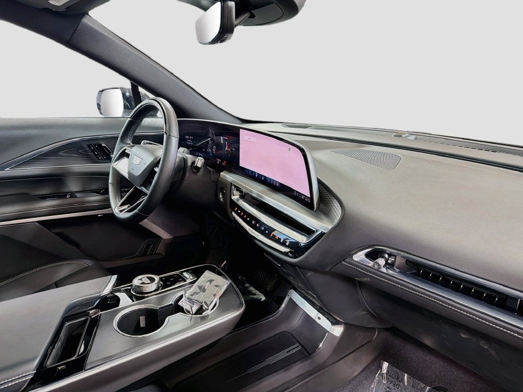 2025 Cadillac LYRIQ Luxury 3