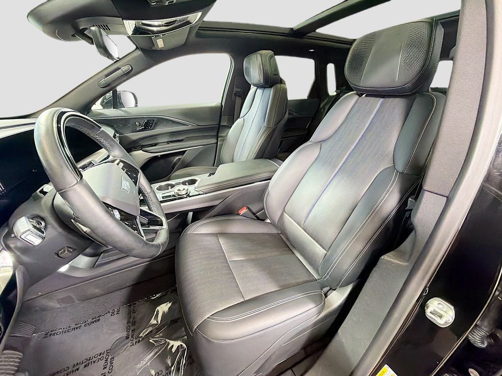 2025 Cadillac LYRIQ Luxury 3
