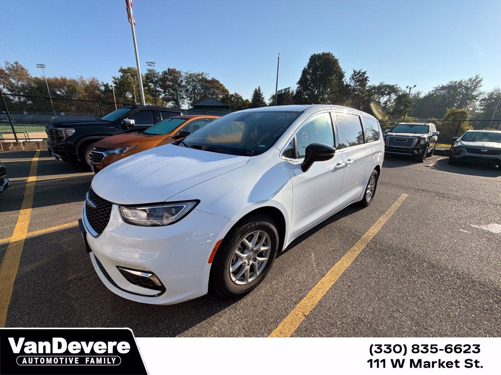 2024 Chrysler Pacifica Touring L