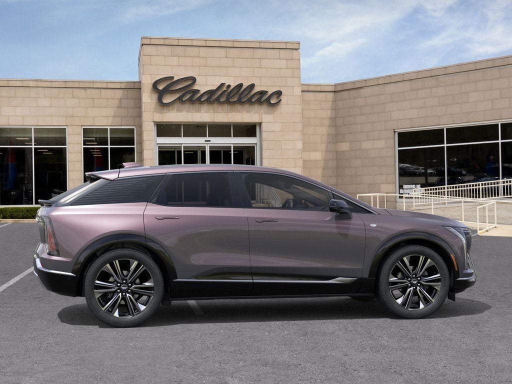 2025 Cadillac OPTIQ Luxury 2