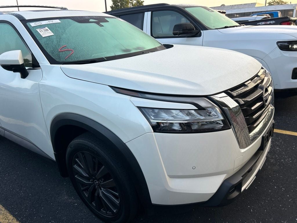 2023 Nissan Pathfinder SL