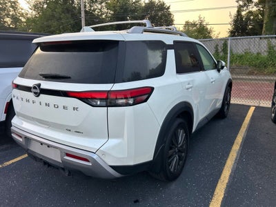 2023 Nissan Pathfinder SL