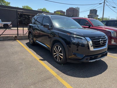 2024 Nissan Pathfinder Platinum