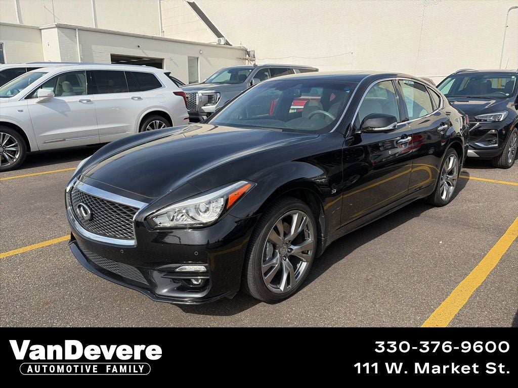 2016 INFINITI Q70 3.7X