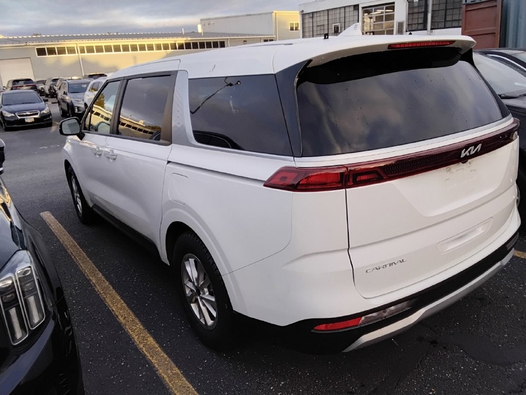 2024 Kia Carnival LX