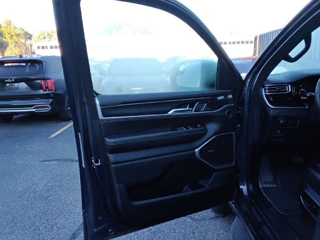2023 Jeep Wagoneer BASE